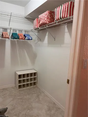 Main bedroom's walk-in closet