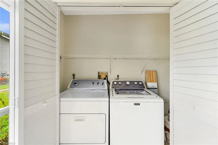 Private Washer/Dryer on Screened Lanai