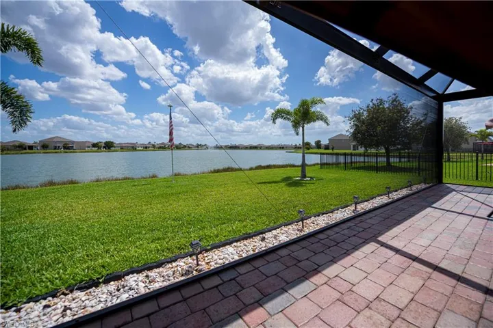 PANORAMIC VIEW, SUPER SCREEN EXTENDED patio & WATER view!