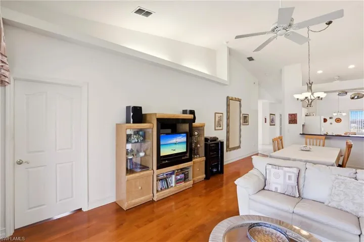 511  Joseph  CT, Naples, FL 34104