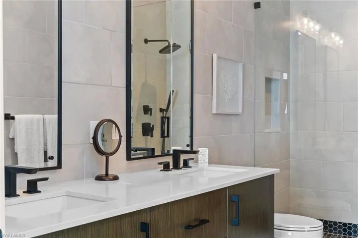 850  Central  AVE, Naples, FL 34102