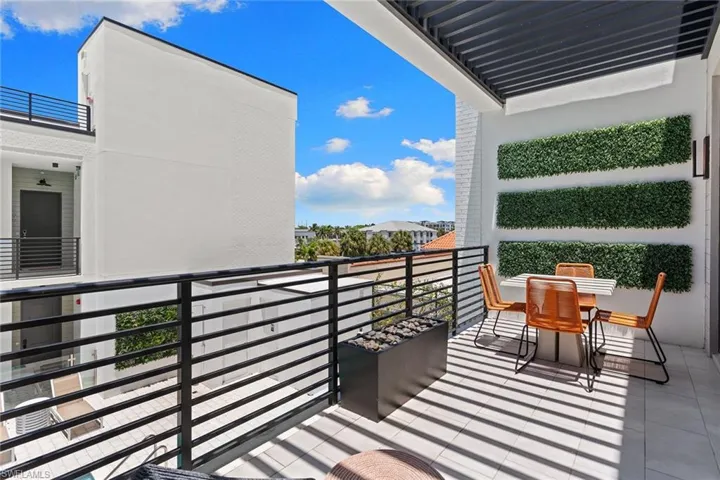 850  Central  AVE, Naples, FL 34102