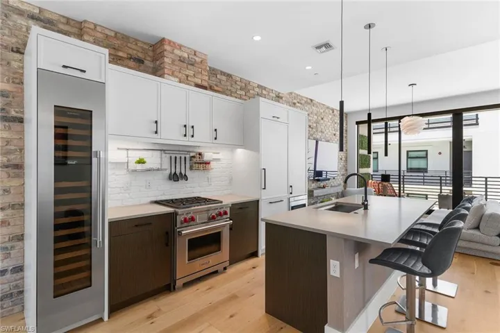 850  Central  AVE, Naples, FL 34102
