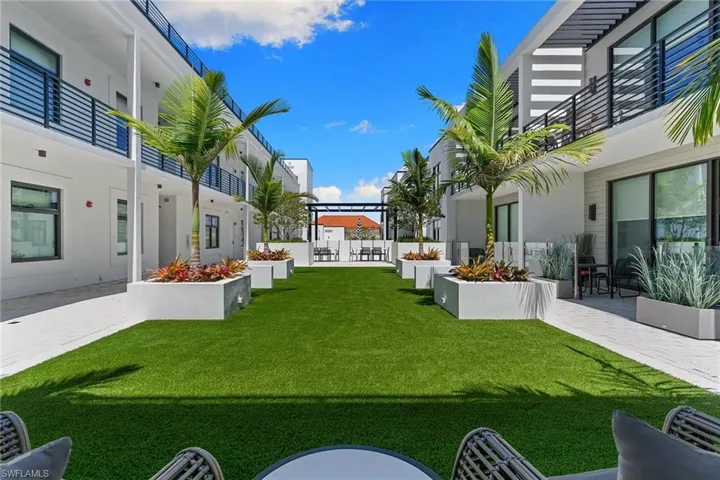 850  Central  AVE, Naples, FL 34102
