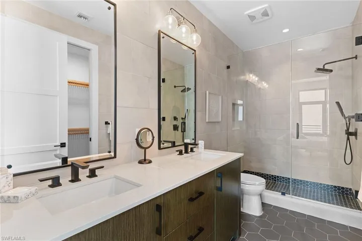 850  Central  AVE, Naples, FL 34102