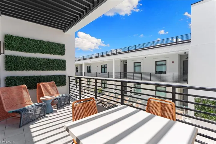 850  Central  AVE, Naples, FL 34102