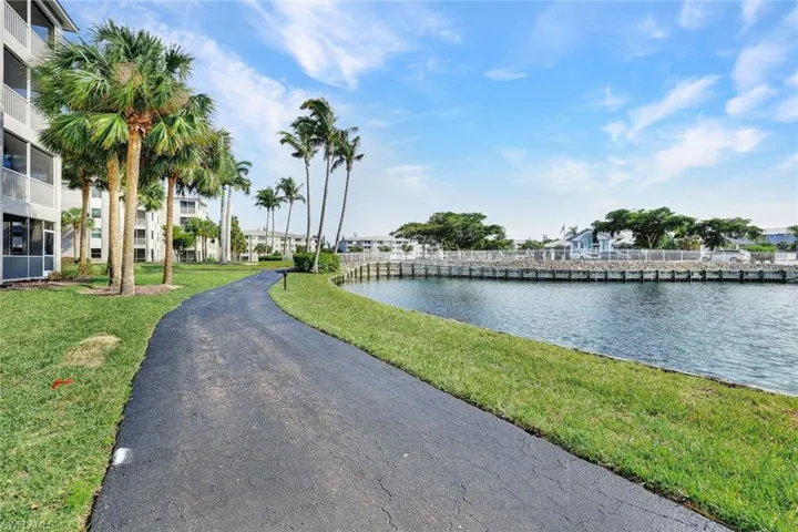 Walk / jog path behind Bldg 11