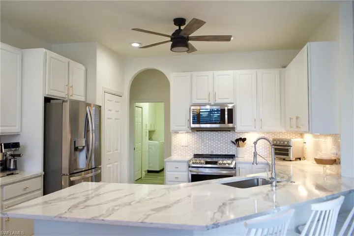 3944  Ruxton  RD, Naples, FL 34116