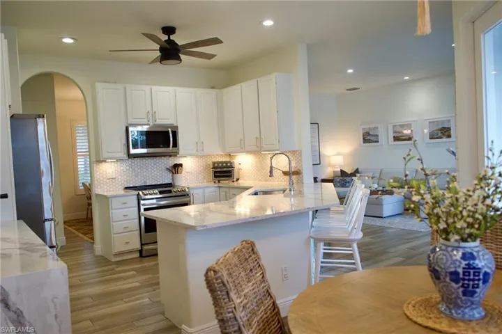 3944  Ruxton  RD, Naples, FL 34116