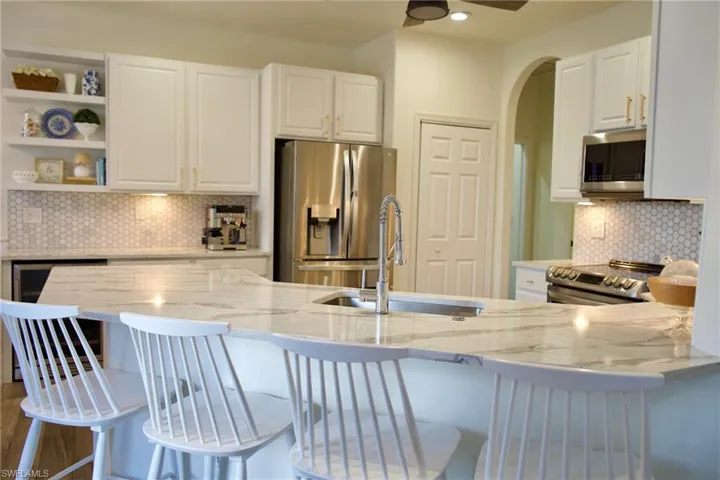 3944  Ruxton  RD, Naples, FL 34116