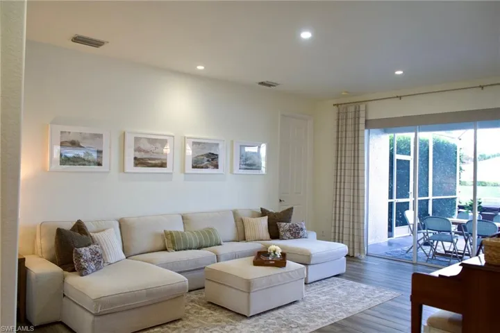 3944  Ruxton  RD, Naples, FL 34116