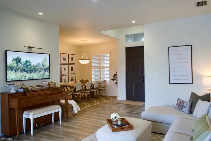 3944  Ruxton  RD, Naples, FL 34116