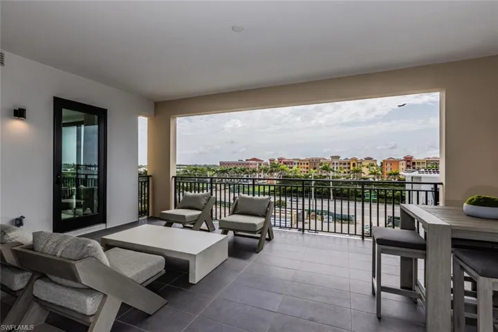 1130  3rd S AVE, Naples, FL 34102