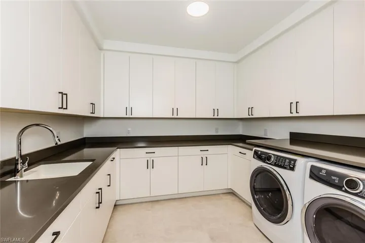 1130  3rd S AVE, Naples, FL 34102