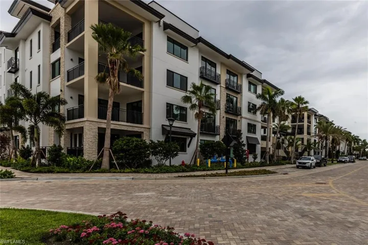 1130  3rd S AVE, Naples, FL 34102