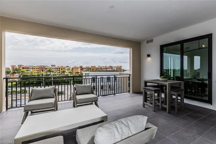 1130  3rd S AVE, Naples, FL 34102