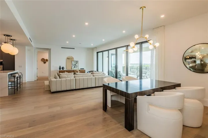 1130  3rd S AVE, Naples, FL 34102