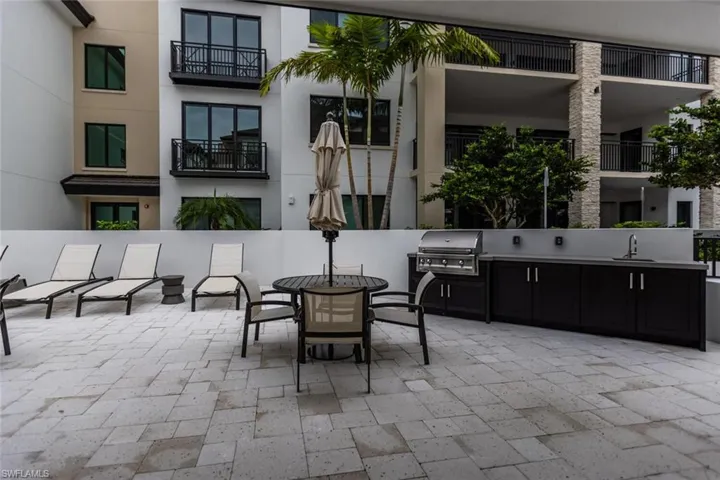 1130  3rd S AVE, Naples, FL 34102