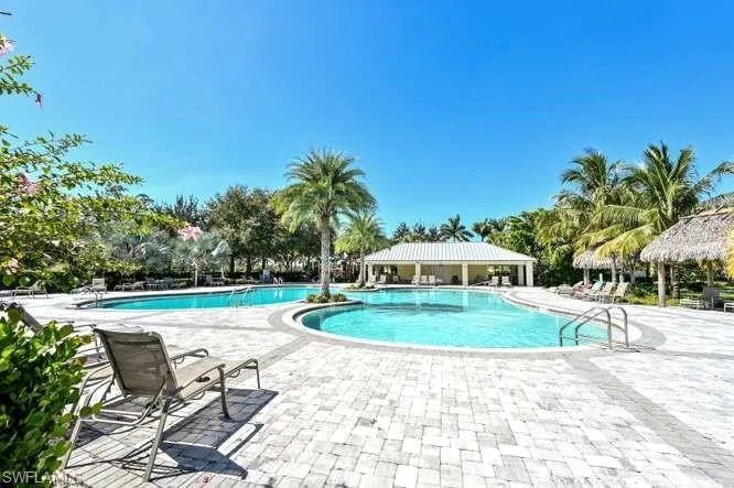 2314 Heydon Cir W, Naples, Florida 34120