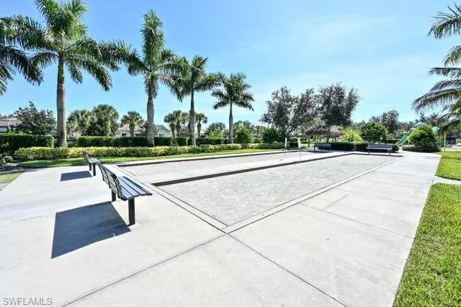 2314 Heydon Cir W, Naples, Florida 34120