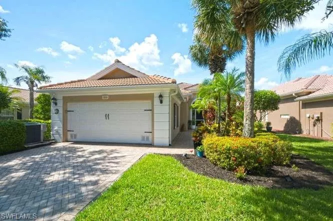 2314 Heydon Cir W, Naples, Florida 34120