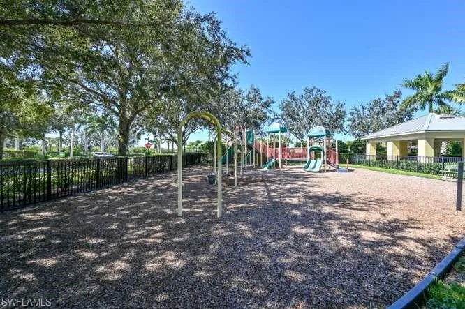 2314 Heydon Cir W, Naples, Florida 34120