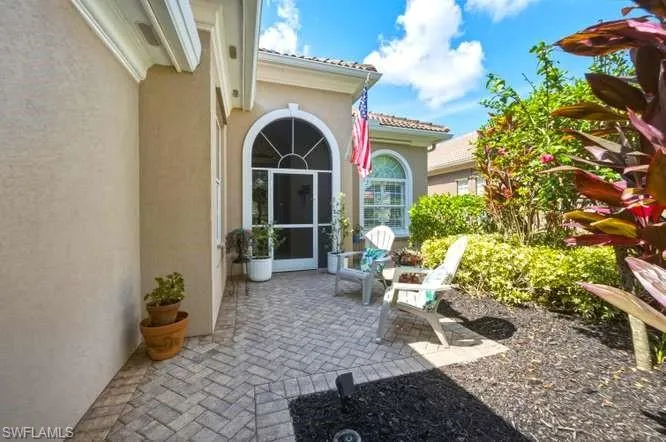 2314 Heydon Cir W, Naples, Florida 34120