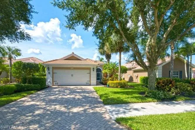 2314 Heydon Cir W, Naples, Florida 34120