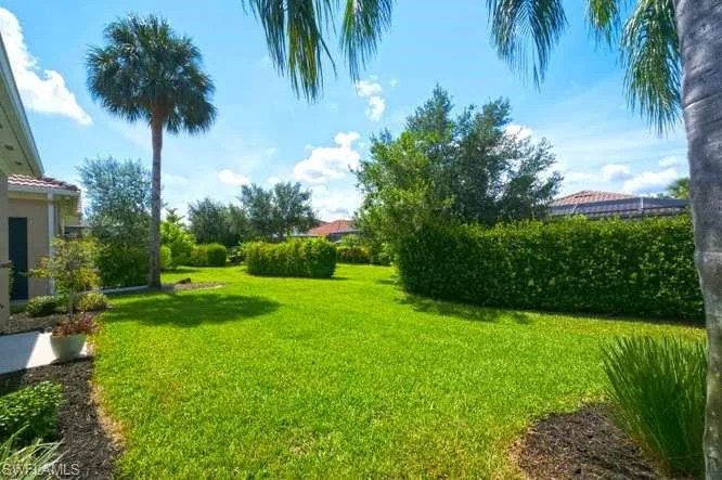 2314 Heydon Cir W, Naples, Florida 34120