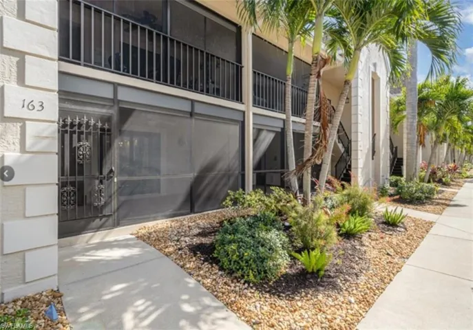 Screened front lanai