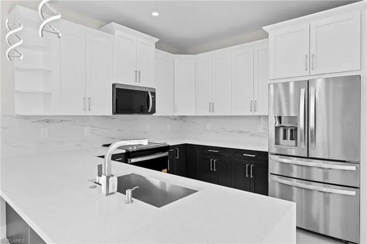 923 Ne 17th Ter, Cape Coral, Florida 33909