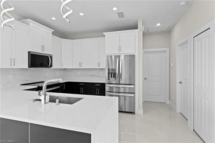 923 Ne 17th Ter, Cape Coral, Florida 33909