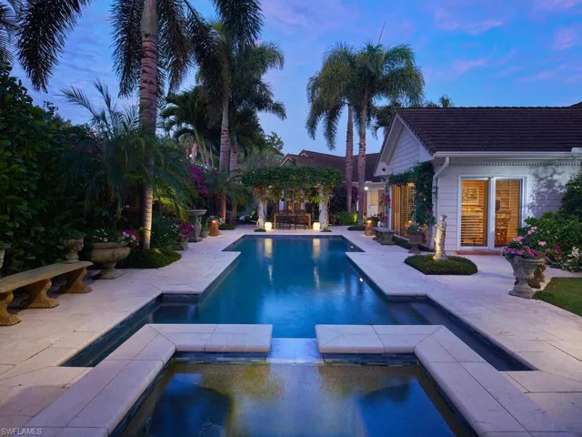 6549 Ridgewood Drive