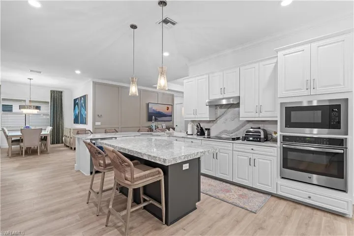 9364 Vercelli Ct, Naples, Florida 34113