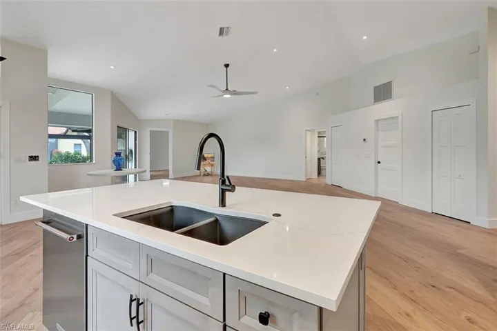 12921  Kelly Bay  CT, Fort Myers, FL 33908