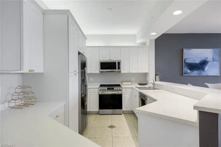 410 Flagship Dr 605, Naples, Florida 34108