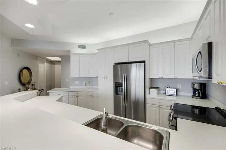 410 Flagship Dr 605, Naples, Florida 34108