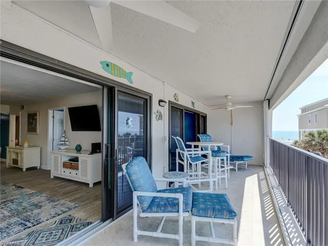 Balcony featuring ceiling fan