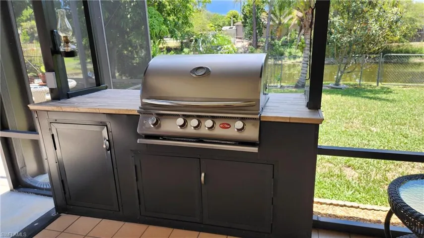 Built in grill.  Propane from 500 gal tank.