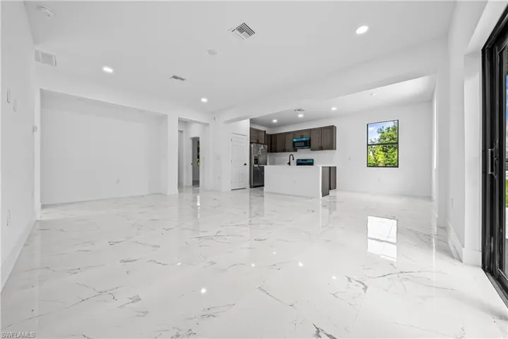 2810 73rd St W, Lehigh Acres, Florida 33971