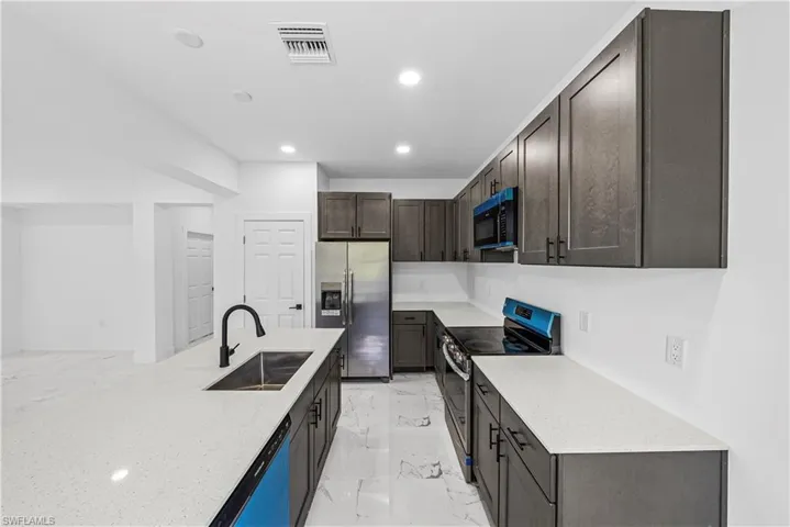 2810 73rd St W, Lehigh Acres, Florida 33971
