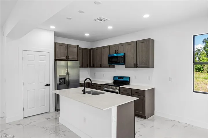 2810 73rd St W, Lehigh Acres, Florida 33971