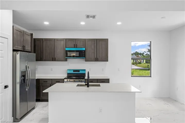 2810 73rd St W, Lehigh Acres, Florida 33971