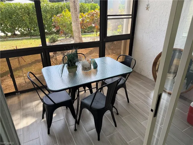 Sunroom / solarium with outdoor dining area