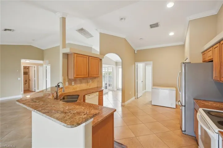 1818 NE 2nd  AVE, Cape Coral, FL 33909