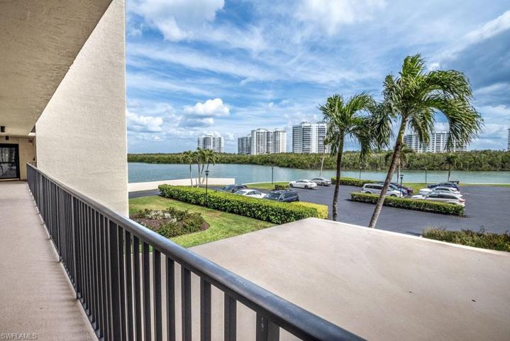 17 Bluebill AVE # 104, NAPLES FL 34108