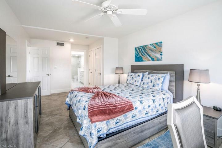 17 Bluebill AVE # 104, NAPLES FL 34108