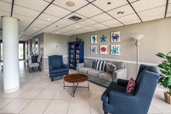 17 Bluebill AVE # 104, NAPLES FL 34108