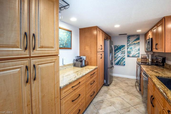 17 Bluebill AVE # 104, NAPLES FL 34108