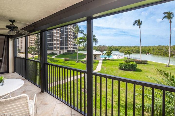 17 Bluebill AVE # 104, NAPLES FL 34108